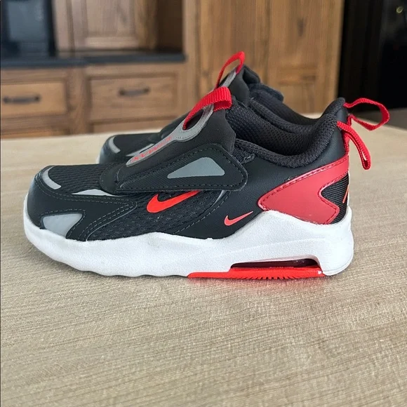 Nike Air Max Bolt TD in Black University Red Toddler Size 8C - Picture 3 of 6